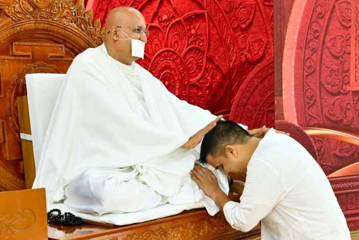 Shri Harsh Sanghavi with Param Gurudev Shree Namramuni Maharaj Saheb